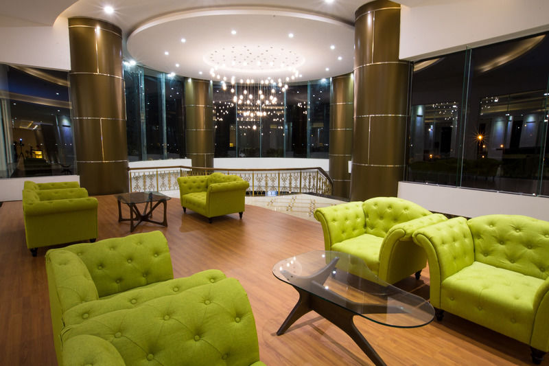 Golden Peak Resort & Spa Mieu Ong Bagian luar foto