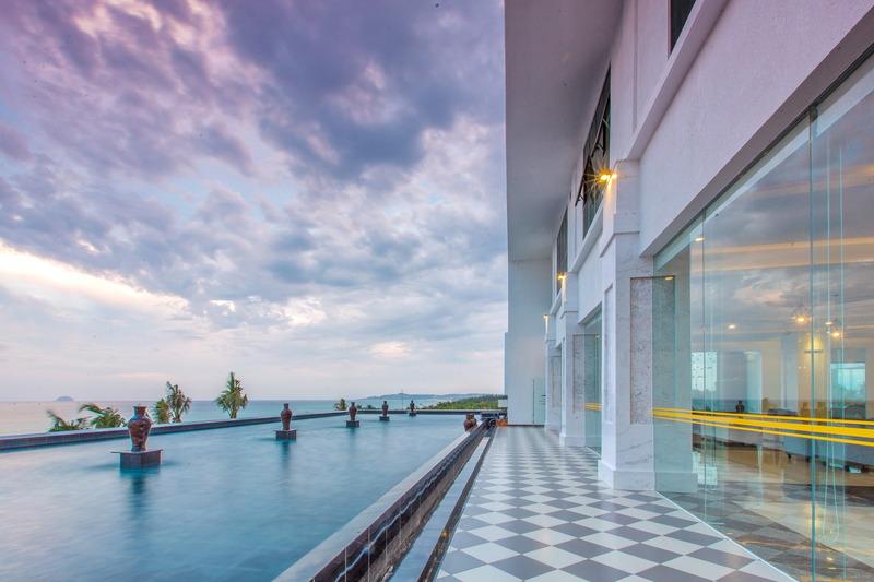 Golden Peak Resort & Spa Mieu Ong Bagian luar foto