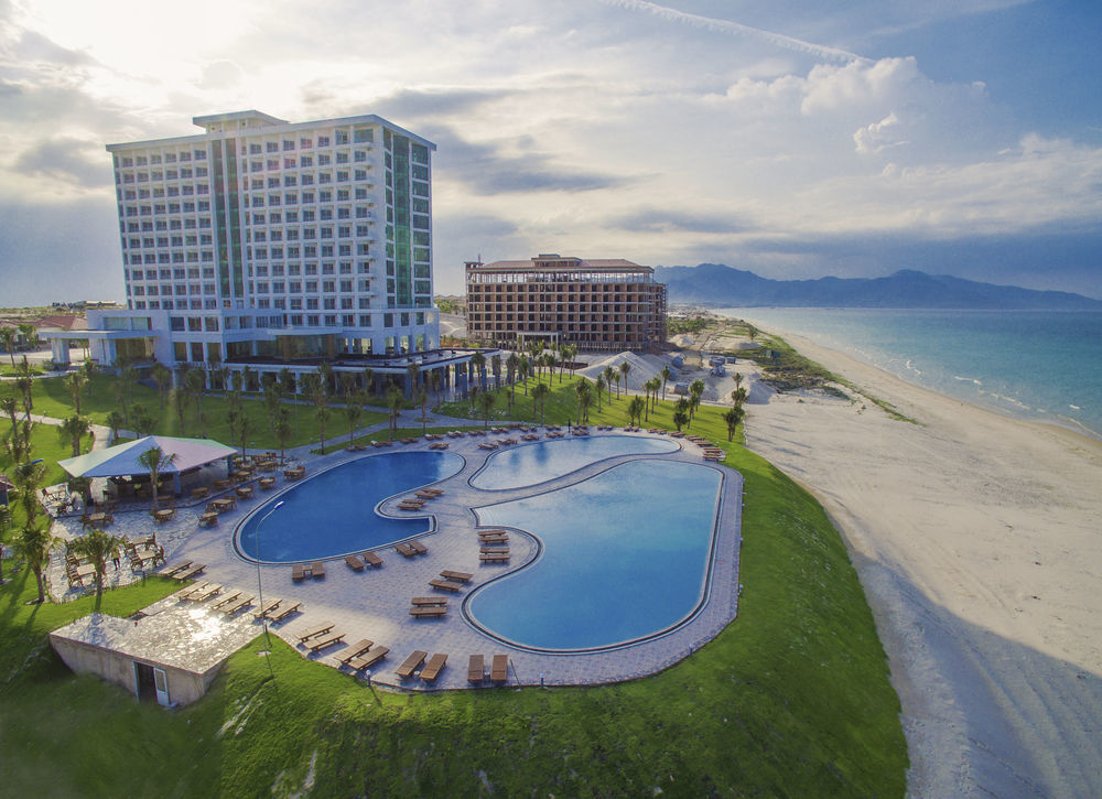 Golden Peak Resort & Spa Mieu Ong Bagian luar foto